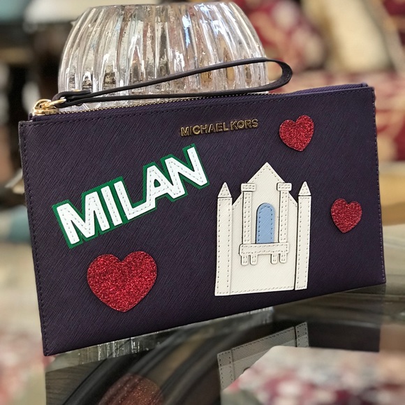 Authentic Michael Kors Wristlet new with tags - Picture 4 of 8